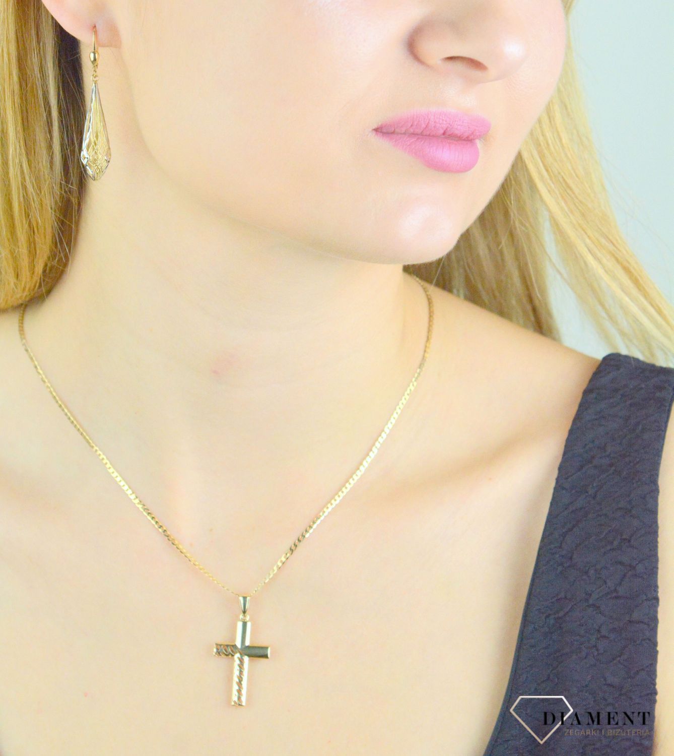 Złota zawieszka 375 krzyż z ażurowym wzorem ZA 738 375.jpg